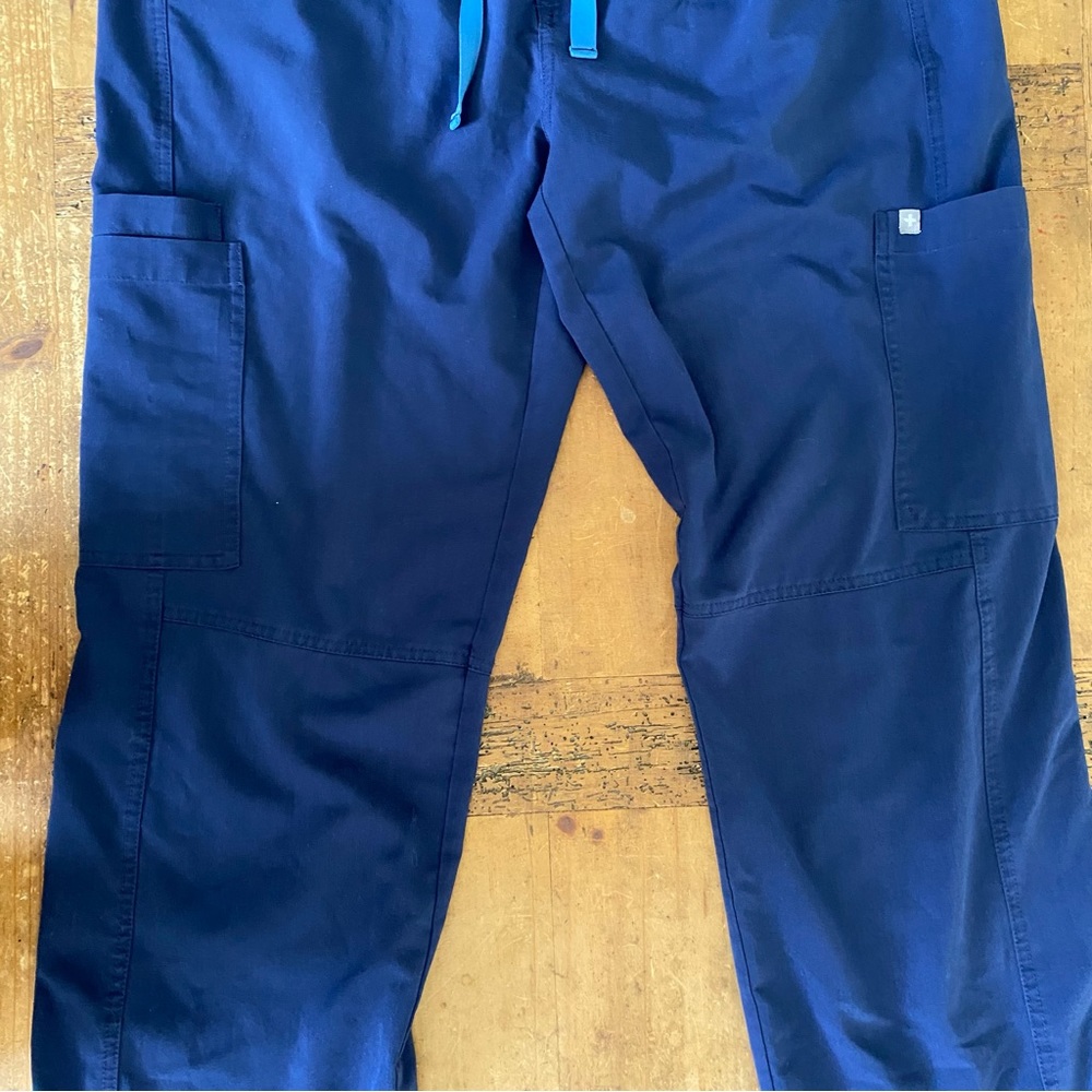 FIGS Unisex L Soft Thread Navy Blue 8 Pocket Drawstring Scrub Pants - Picture 2 of 10